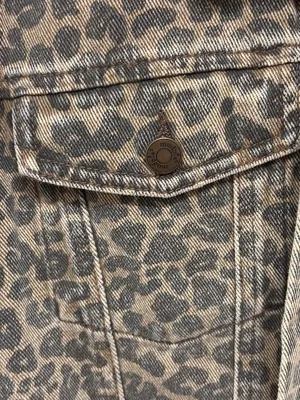 Mud Pie Leopard-Print Denim Jacket - Tan & Black thumbnail 3
