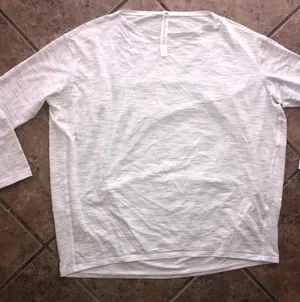 Lululemon🤍🩶”Back in Action” top in a 3 color space Dye ice Grey Alpine Pattern thumbnail 1