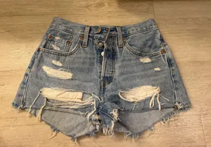 Levi shorts in great condition size 24 thumbnail 1