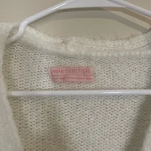 Urban Outfitters Kai White cropped cardigan boxy cardigan size Small petite‎ thumbnail 3