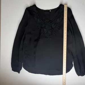 Elie Tahari Black Lace Blouse Small Sheer Lightweight Minimalist Neutral Office‎ thumbnail 7