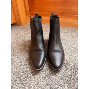 J.Crew Womens Black Leather Chelsea Ankle Boots Pointed Toe AB131 Low Block Heel thumbnail 2