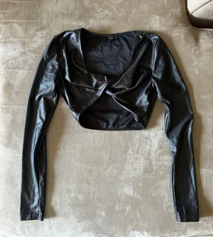 SheIn Twist Front Crop Top thumbnail 1