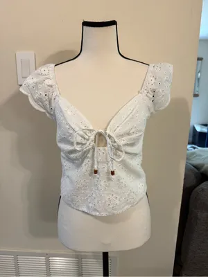 URBAN Romantics White Eyelet Tie-Front crop top size medium thumbnail 6