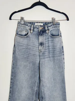 PacSun Light Wash 90s Boyfriend Jeans with High Slits Size 24 thumbnail 2