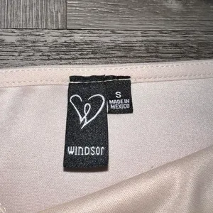Windsor Tan Sheer Sleeve Crop Top Size Small thumbnail 2