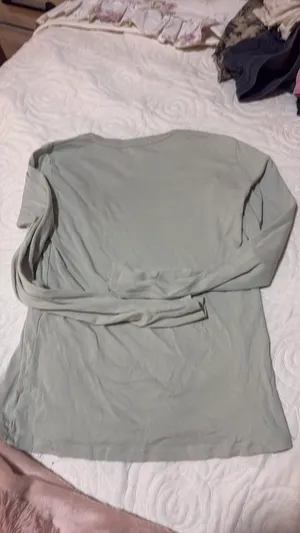 Brandy Melville Long Sleeve Top  thumbnail 3