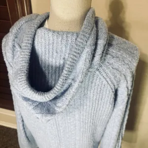 NWT Abercrombie &‎ Fitch Womens M Light Blue Super Soft Hooded Sweater Lounge thumbnail 6