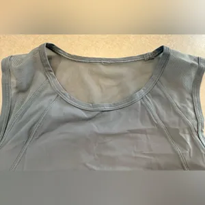 Lululemon Women's Gray Sleeveless Top with mess on back size 6 thumbnail 3