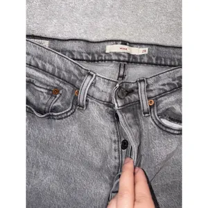 womens levis wedgie‎ jeans gray wash premium denim 28 thumbnail 3