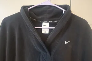 NIKE women's FB5642-010 Polar Fleece Long Sleeve Top Therma-FIT technology in black size small. thumbnail 4