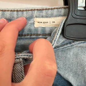 PacSun Lightwash Mom Jeans thumbnail 4