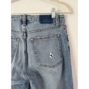 Abercrombie & Fitch Curve Love The Skinny High Rise Distressed Jeans Size 27 thumbnail 5