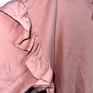 H&M Dividend Womens Sz XL Retired Pink Ruffle Long Sleeve Cropped Sweatshirt NWT thumbnail 2