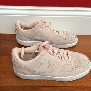 Nike Women's Court Vision Low Fashion Athletic Sneakers‎ Orange Pearl size 8.5 thumbnail 3