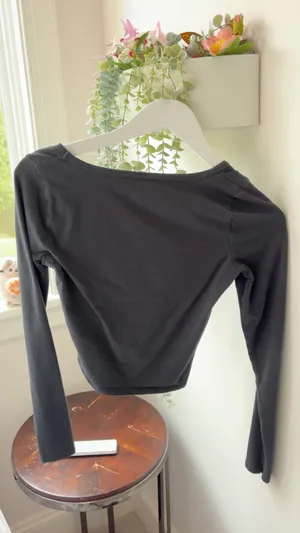 Hollister Co. black long sleeve crop top in a S thumbnail 3