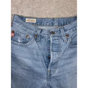 levis 501 premium denim‎ button fly 26x28 Women's Distressed Cotton Jeans thumbnail 2