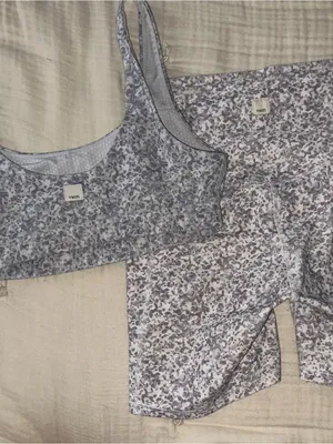 Vuori Light Mini Camo Print Sports Bra & Biker Shorts set size S thumbnail 2