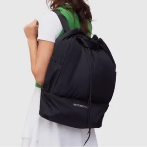 NWOT‎ Beyond Yoga Convertible Gym Bag Backpack Black thumbnail 2