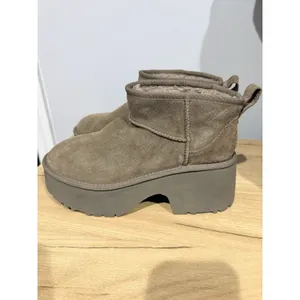 Ugg Classic Ultra Mini New Heights Boots Hickory Brown Women's Size 9 NEW‎ thumbnail 2