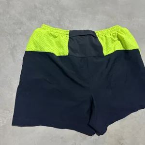 Under Armour Shorts Women's SZ Medium Built in Liner Black Neon Green Running thumbnail 9