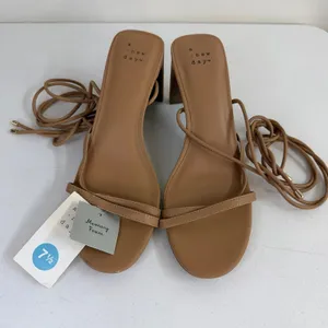NEW A‎ New Day Marcia tan strappy tie memory foam chunky heel summer sandals 7.5 thumbnail 2