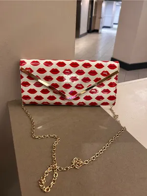 ALDO White Lip-Print Clutch with Gold Chain Strap thumbnail 9