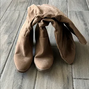 Universal Threads Tan Heeled Boots thumbnail 5