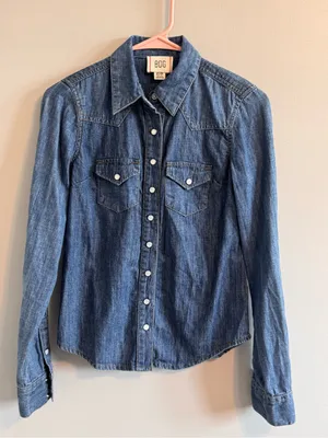 BDG Women’s XS Denim Western Pearl Snap Shirt 100% Cotton thumbnail 1