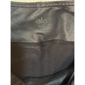 Alo Yoga Black Cropped Leggings Mesh Panel Athletic Capri Pants Women’s S/M thumbnail 10