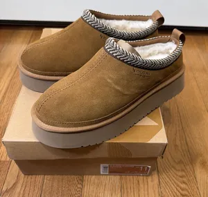Size 11 US Women’s Koolaburra by UGG W Burree Platform Chestnut ( 2 LEFT SHOES) thumbnail 1