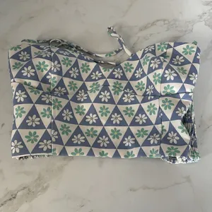 Zara blue & white daisy top EUC thumbnail 2