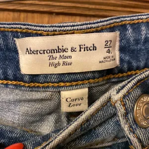 Abercrombie Curve Love The Mom High Rise thumbnail 2