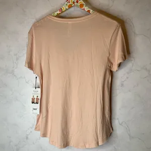 Alo Yoga Playa Short Sleeve Tee Shirt thumbnail 3
