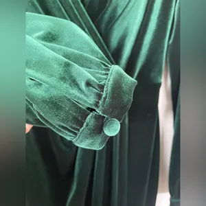 REVELRY Vera Velvet Dress in Emerald Green Size 4 | Evening | Bridesmaid Dress thumbnail 9