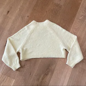 Nia - Cropped Raglan Knit Sweater in Lemon thumbnail 2