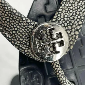 Tory Burch Thora Stingray Black Leather Thong Sandals Smoke Silver Foil Size 10 thumbnail 5