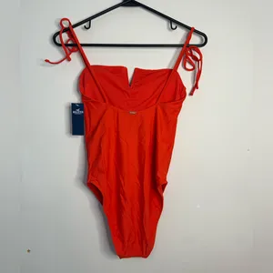 Hollister Red Notch Front One Piece Swimsuit Size Small NWT Strappy Tie Straps thumbnail 3