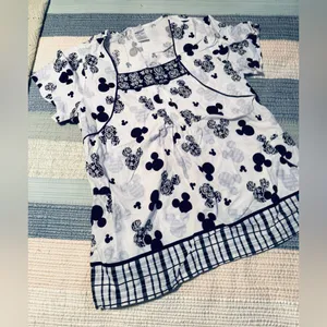 Minnie Mouse Scrub Tops thumbnail 3