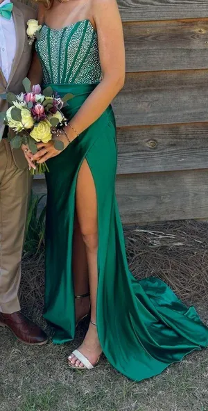 Abby Paris Prom dress thumbnail 1