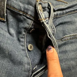 Levi’s wedgie straight jeans 28 button fly thumbnail 3