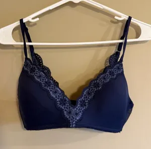 Aerie Real Sunnie Wireless Bra Navy Blue Lace Trim V-Neck 32C Comfort Bralette thumbnail 1