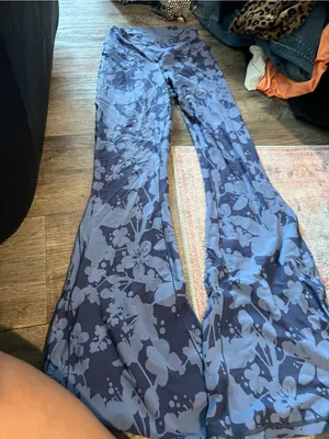 Aerie blue floral flared leggings thumbnail 1