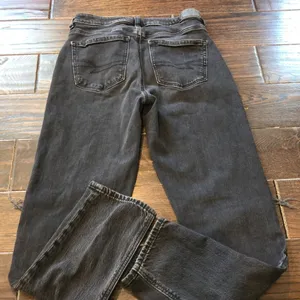 AMERICAN EAGLE Mom Jean in black size 4 regular thumbnail 9