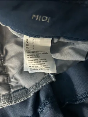 American Eagle Women’s Navy Blue Midi Super Stretch Chino Shorts SZ 2 thumbnail 8