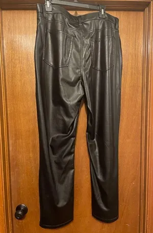 Abercrombie and Fitch Vegan Leather 90s Straight Pant thumbnail 7