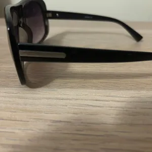 Stylish Black Sunglasses thumbnail 4