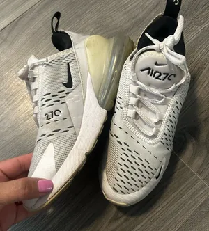 Women's Nike Air 270 White and Black Sneakers 6 thumbnail 1