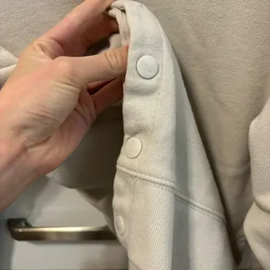 Abercrombie & Fitch Cream Crewneck Sweatshirt thumbnail 5