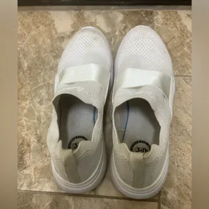 APL Athletic Shoes Techloom Bliss Slip On 7.5 thumbnail 2